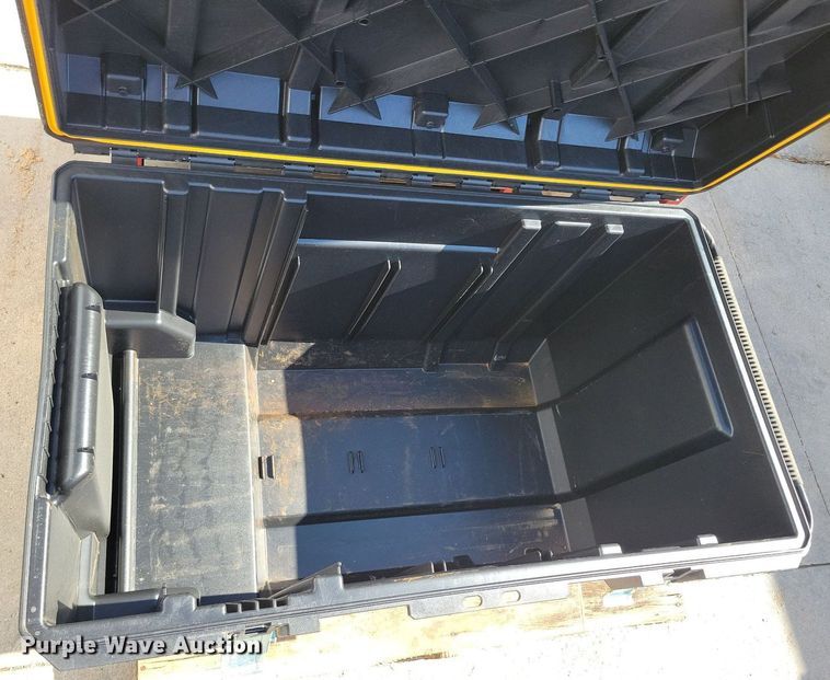 image for item IQ9981 (2) toolboxes