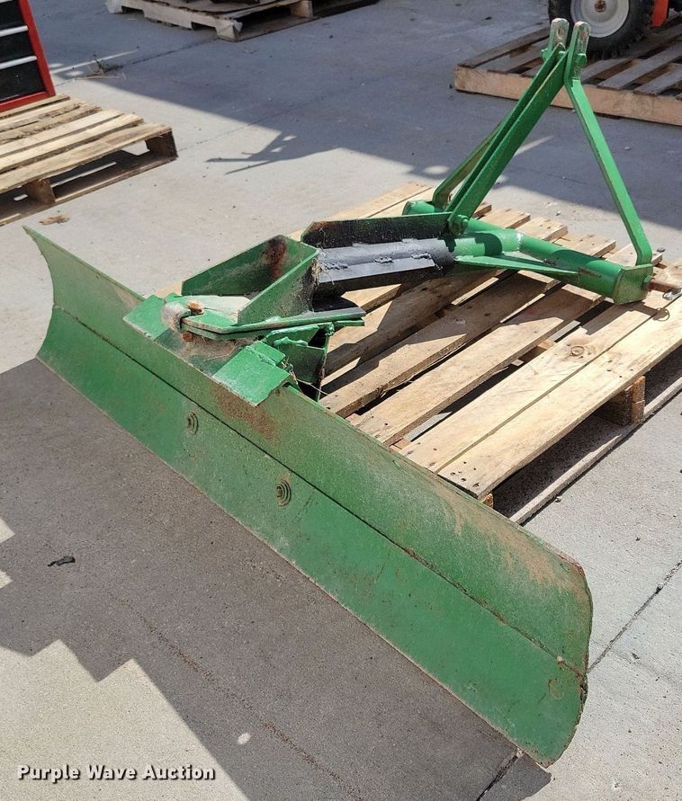 image for item IQ9982 62" W three point blade