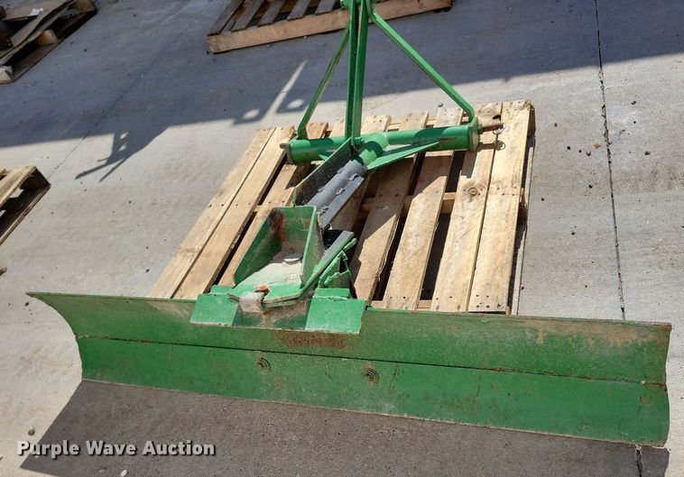 image for item IQ9982 62" W three point blade