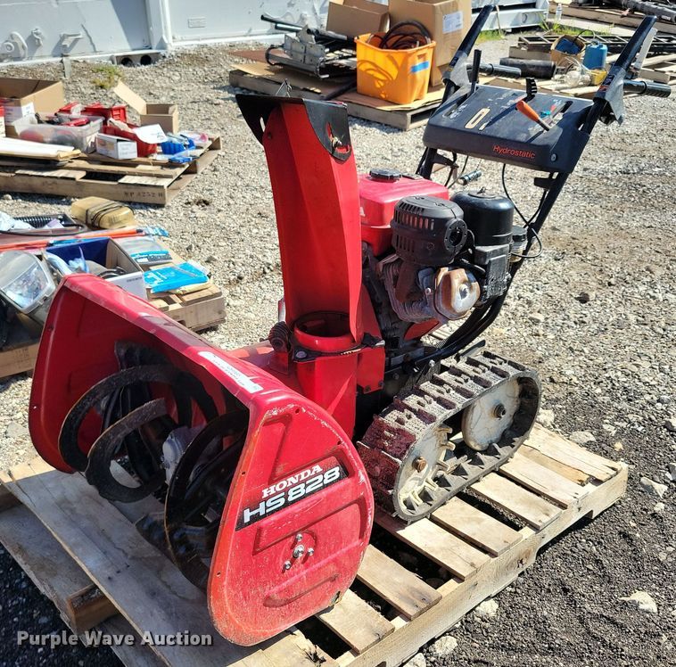 image for item IQ9985 Honda HS828  snow blower