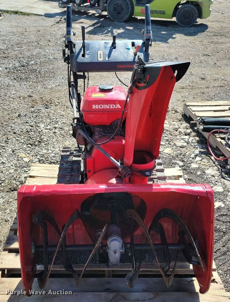 image for item IQ9985 Honda HS828  snow blower
