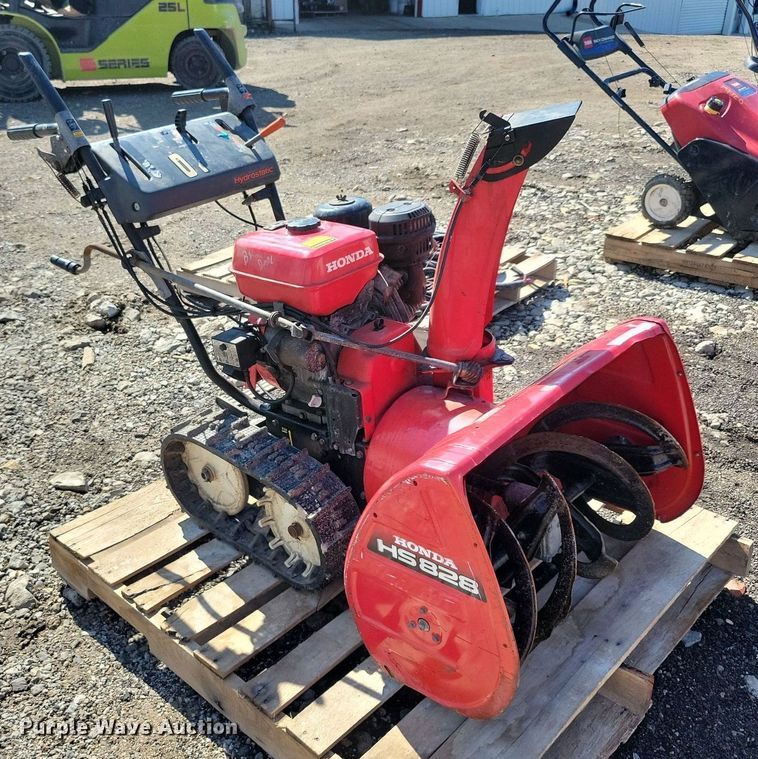 image for item IQ9985 Honda HS828  snow blower