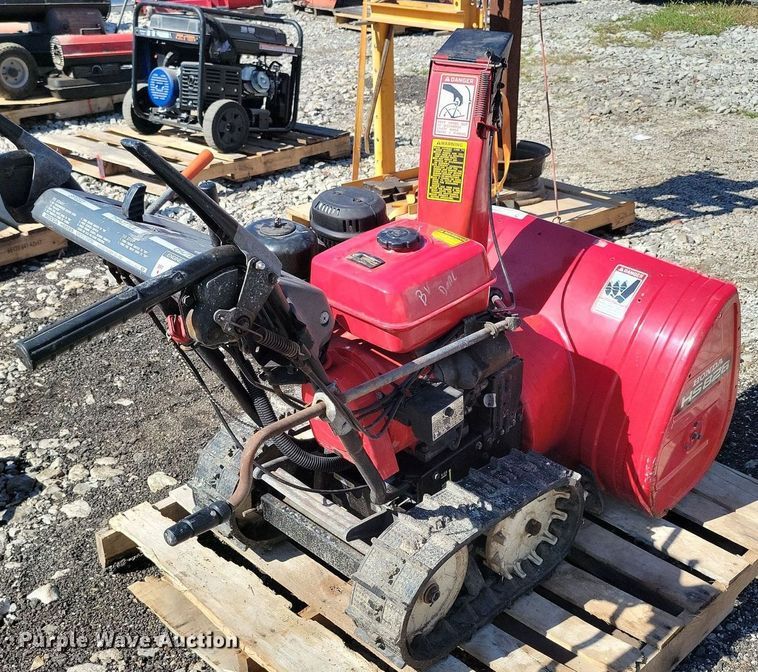image for item IQ9985 Honda HS828  snow blower