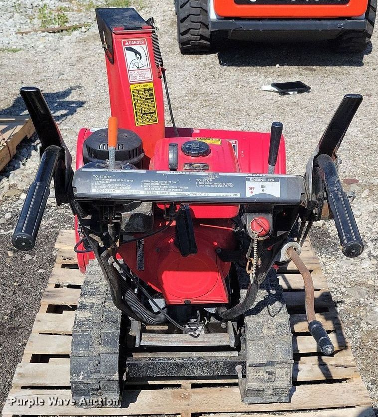 image for item IQ9985 Honda HS828  snow blower