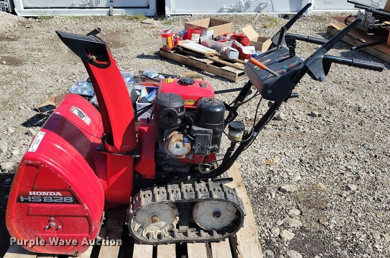 image for item IQ9985 Honda HS828  snow blower