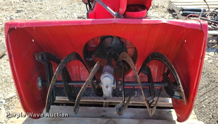 image for item IQ9985 Honda HS828  snow blower