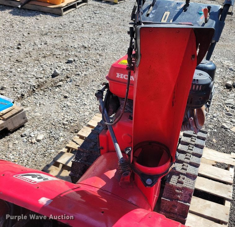 image for item IQ9985 Honda HS828  snow blower