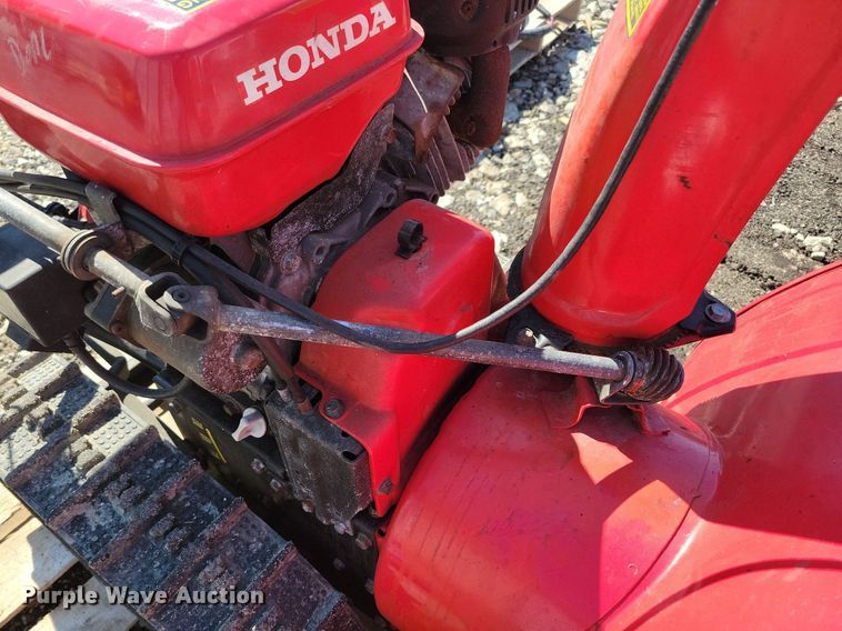 image for item IQ9985 Honda HS828  snow blower