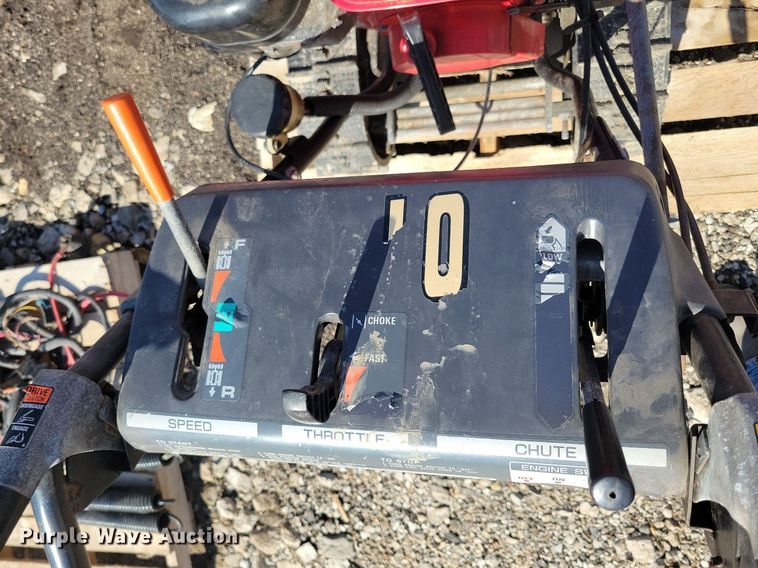 image for item IQ9985 Honda HS828  snow blower