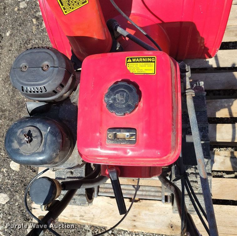 image for item IQ9985 Honda HS828  snow blower