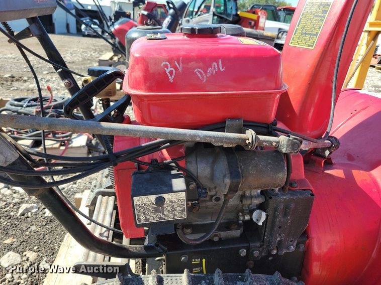 image for item IQ9985 Honda HS828  snow blower