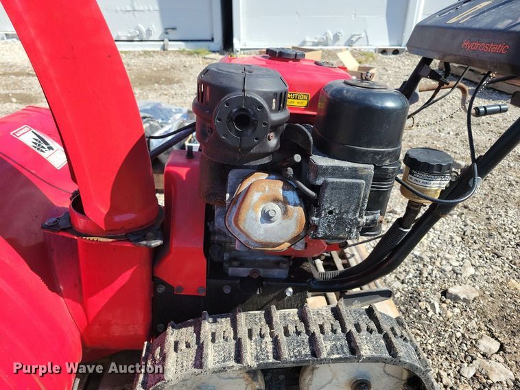image for item IQ9985 Honda HS828  snow blower