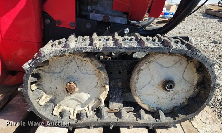 image for item IQ9985 Honda HS828  snow blower