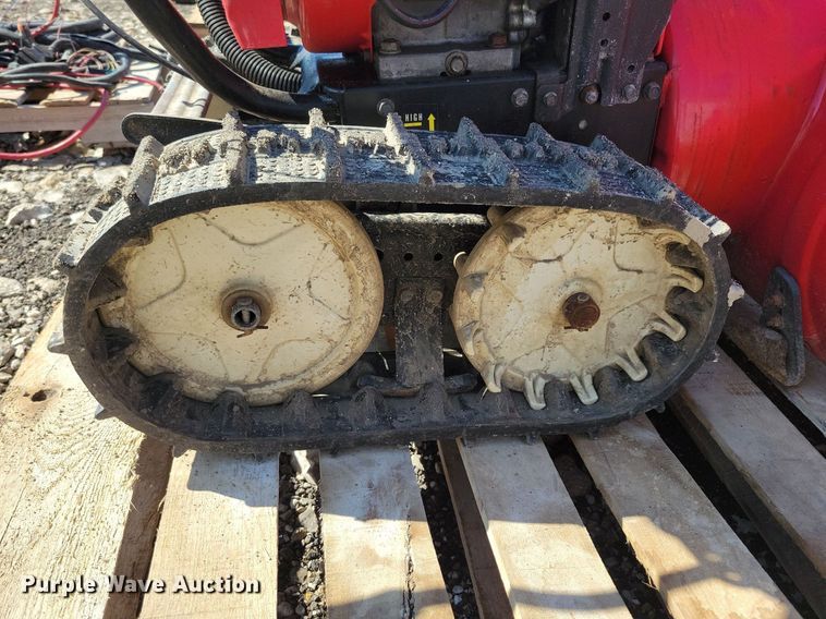 image for item IQ9985 Honda HS828  snow blower