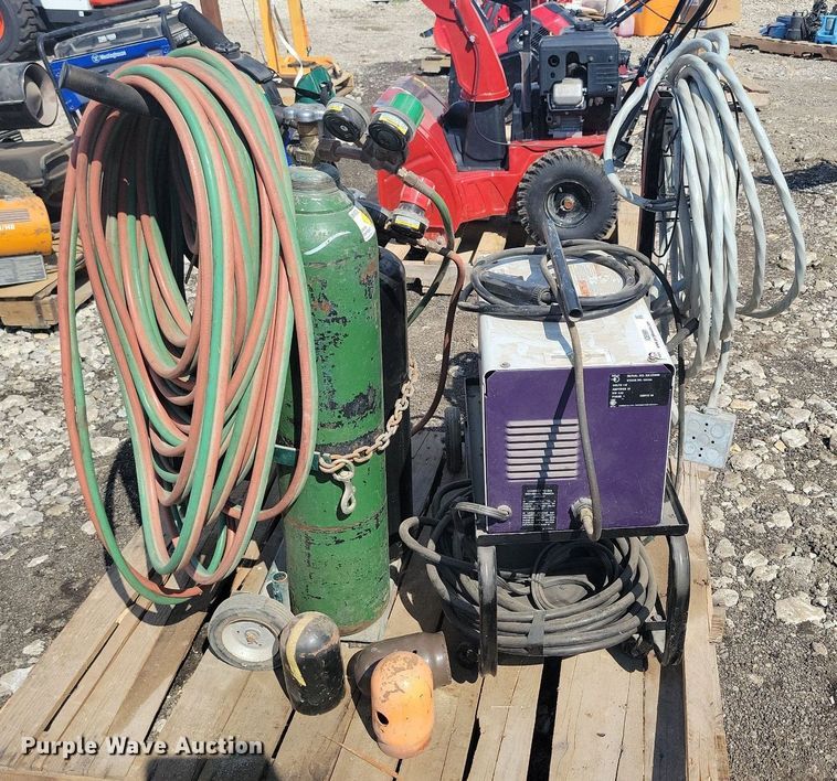 image for item IQ9991 Hobart Handler 130 XL  welder