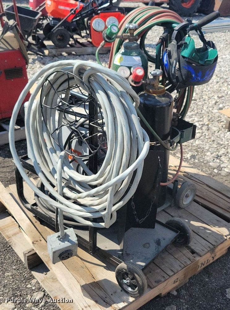 image for item IQ9991 Hobart Handler 130 XL  welder