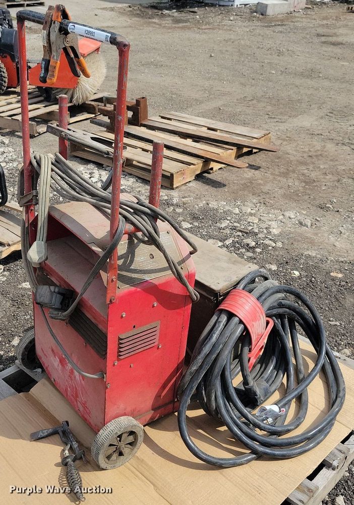 image for item IQ9993 Lincoln  welder