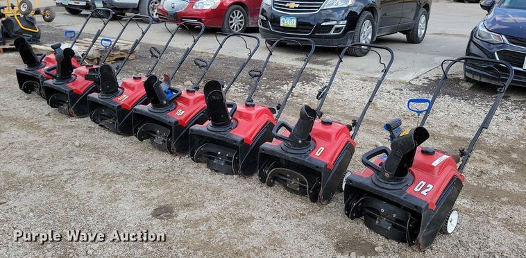 image for item IQ9998 (7) Toro 518 ZR snow blowers