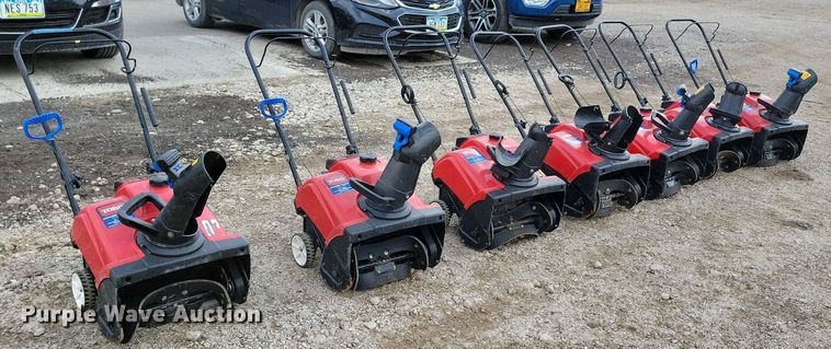 image for item IQ9998 (7) Toro 518 ZR snow blowers