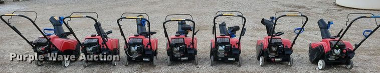 image for item IQ9998 (7) Toro 518 ZR snow blowers