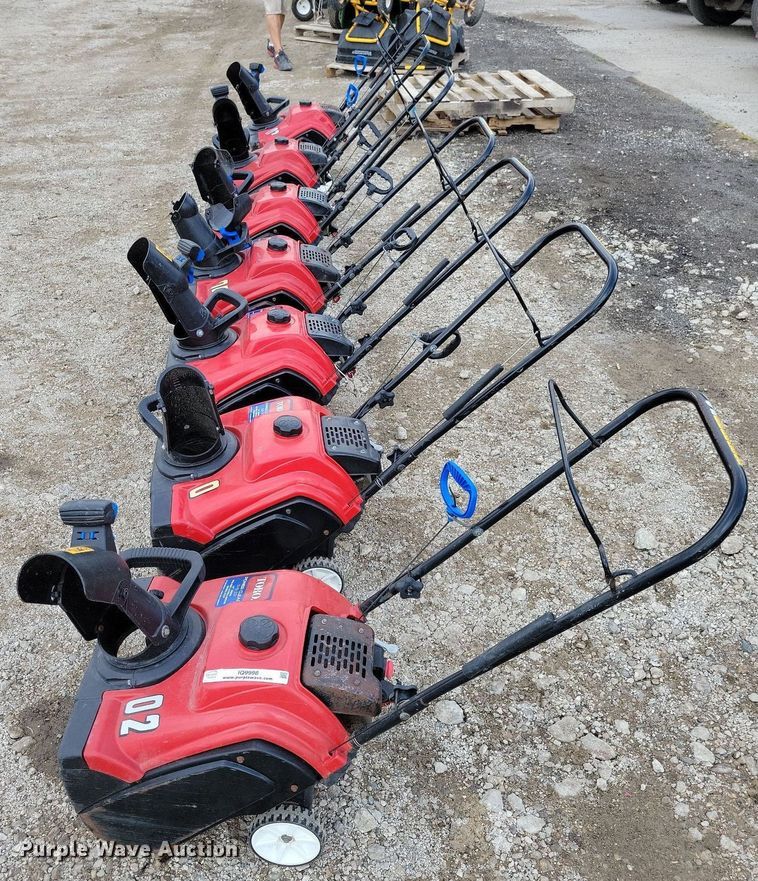 image for item IQ9998 (7) Toro 518 ZR snow blowers