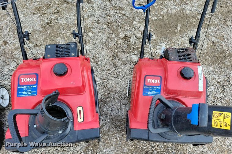 image for item IQ9998 (7) Toro 518 ZR snow blowers