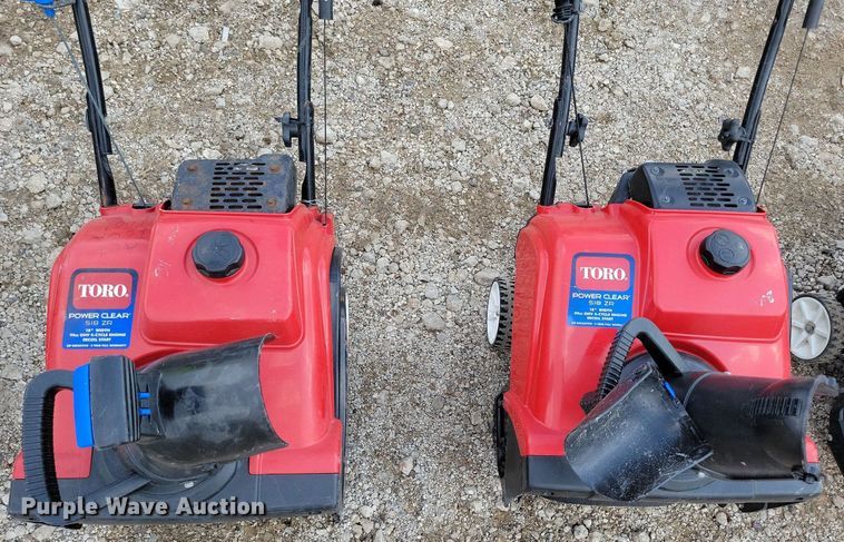 image for item IQ9998 (7) Toro 518 ZR snow blowers