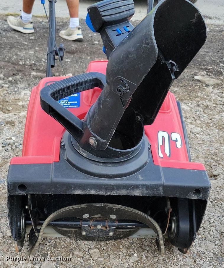 image for item IQ9998 (7) Toro 518 ZR snow blowers