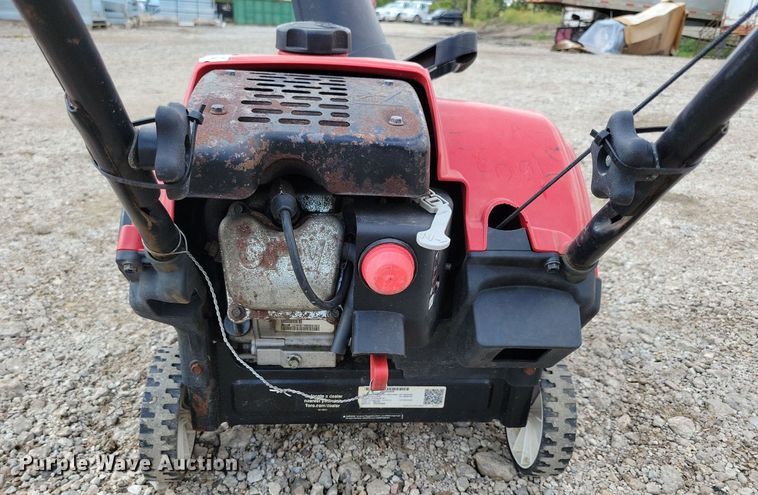 image for item IQ9998 (7) Toro 518 ZR snow blowers