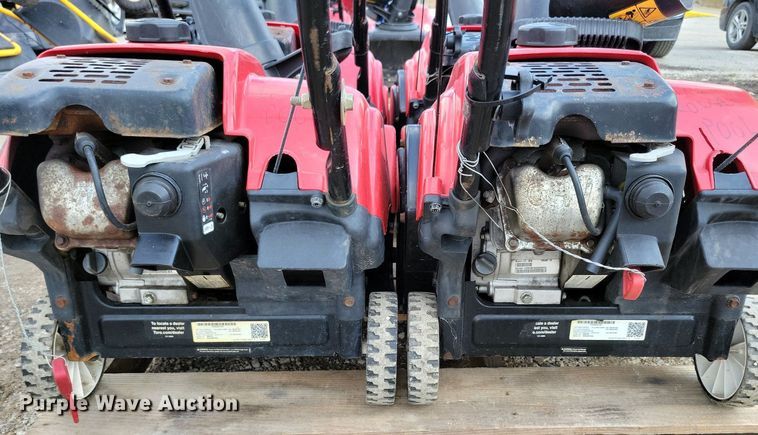 image for item IQ9998 (7) Toro 518 ZR snow blowers