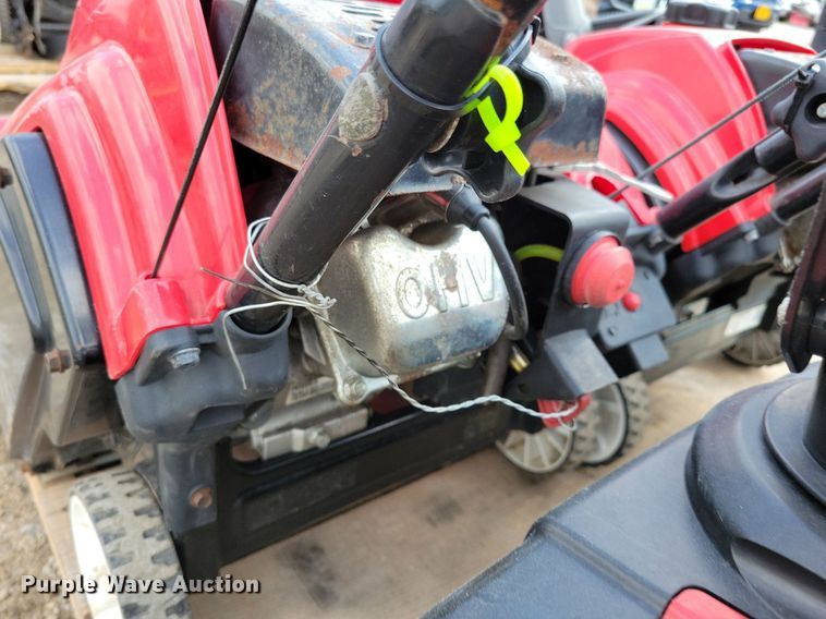 image for item IQ9998 (7) Toro 518 ZR snow blowers