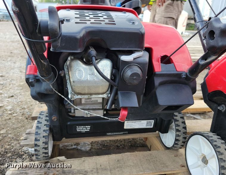 image for item IQ9998 (7) Toro 518 ZR snow blowers