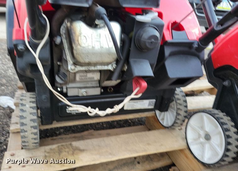 image for item IQ9998 (7) Toro 518 ZR snow blowers