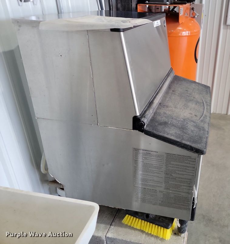 image for item JE9495 Hoshizaki KM-260BWH  ice machine