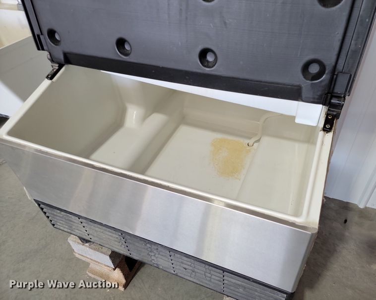 image for item JE9495 Hoshizaki KM-260BWH  ice machine