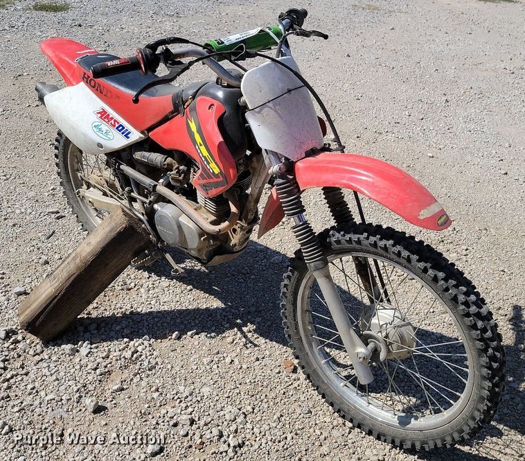 image for item JE9501 2002 Honda XR100  dirt bike