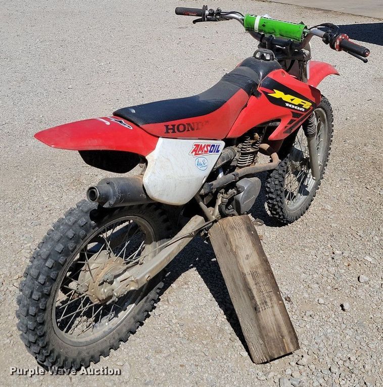 image for item JE9501 2002 Honda XR100  dirt bike