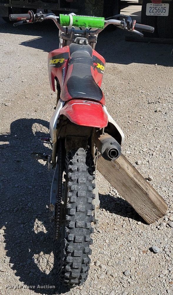 image for item JE9501 2002 Honda XR100  dirt bike