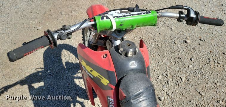 image for item JE9501 2002 Honda XR100  dirt bike