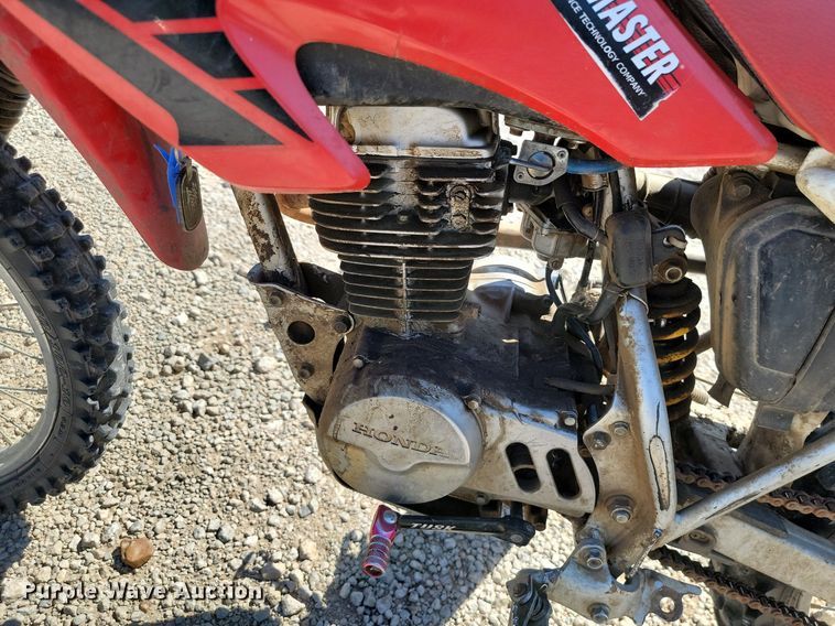 image for item JE9501 2002 Honda XR100  dirt bike