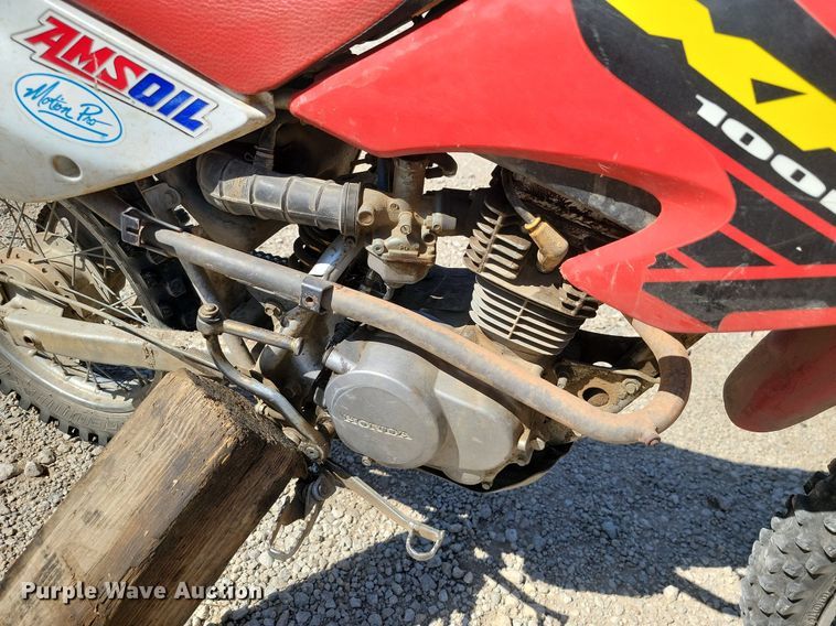 image for item JE9501 2002 Honda XR100  dirt bike