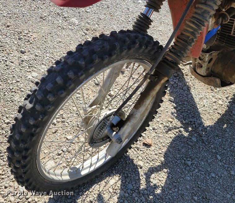 image for item JE9501 2002 Honda XR100  dirt bike