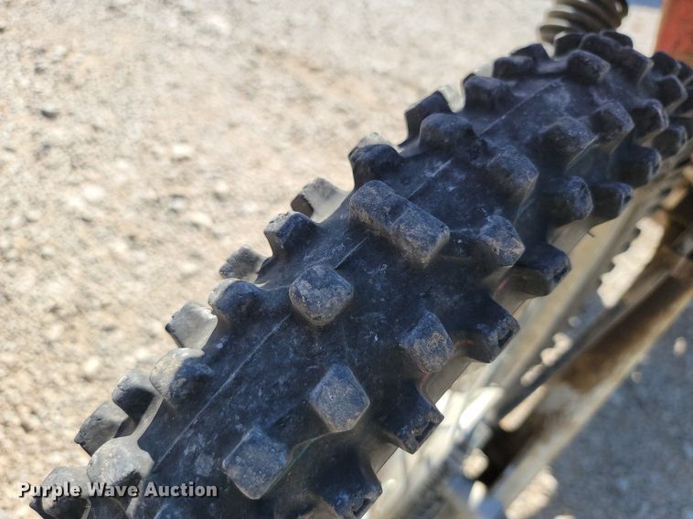 image for item JE9501 2002 Honda XR100  dirt bike