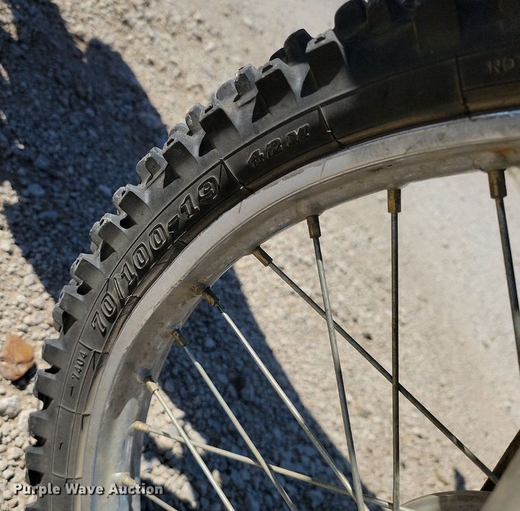 image for item JE9501 2002 Honda XR100  dirt bike