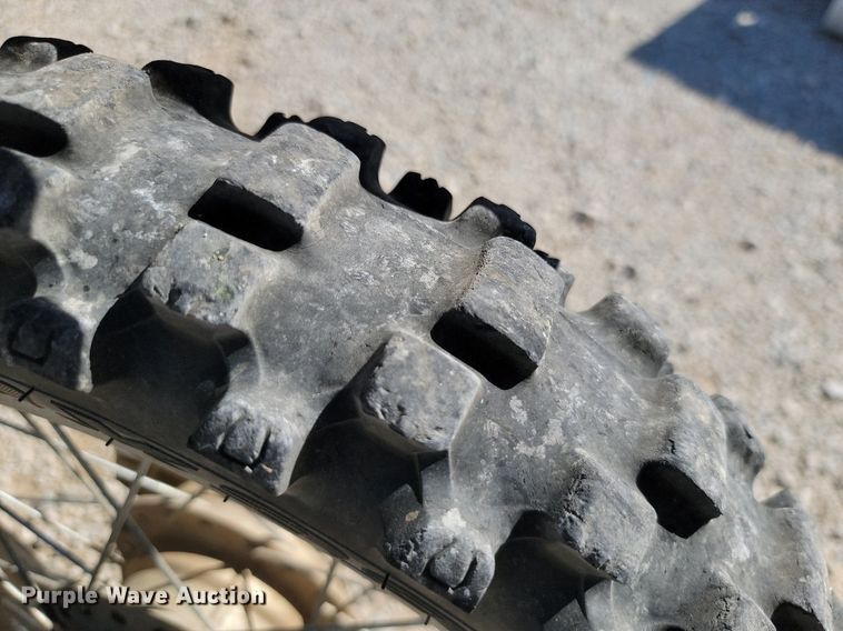 image for item JE9501 2002 Honda XR100  dirt bike