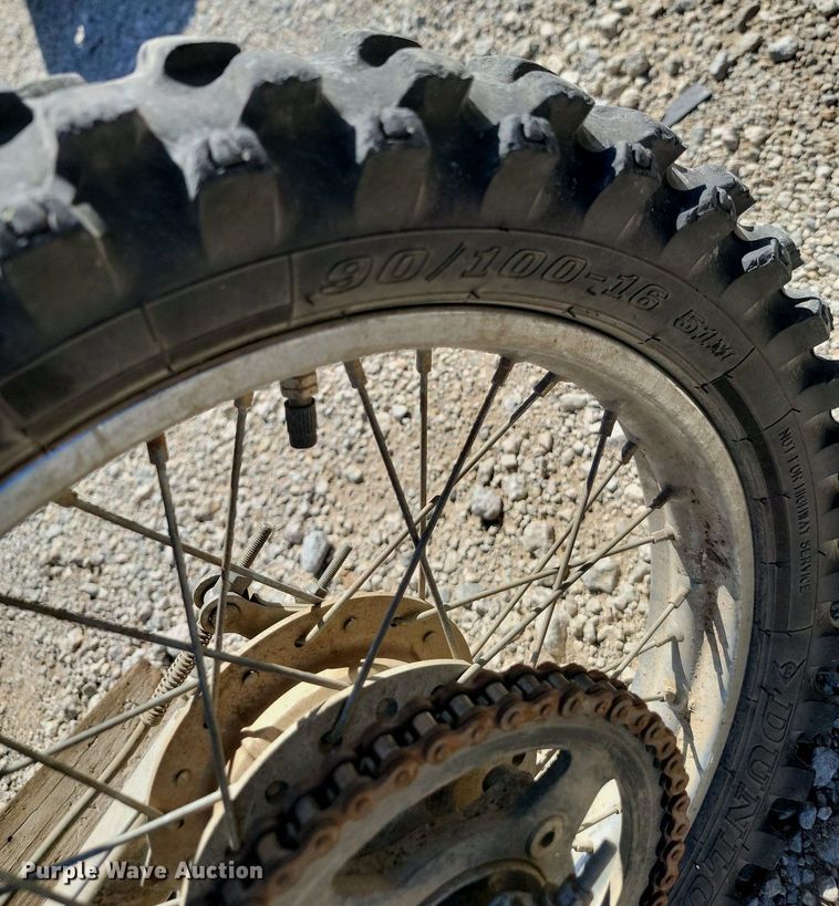 image for item JE9501 2002 Honda XR100  dirt bike