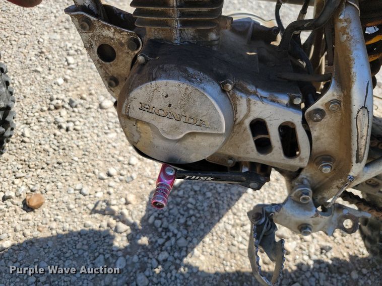 image for item JE9501 2002 Honda XR100  dirt bike