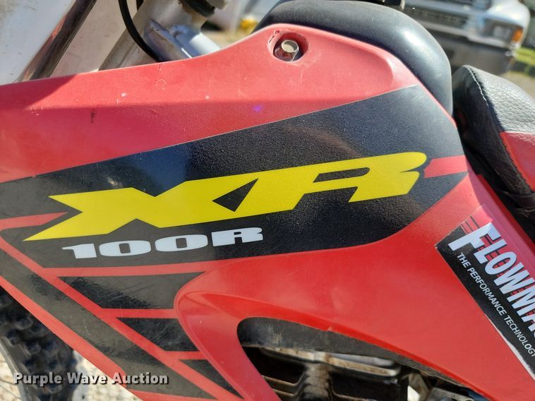 image for item JE9501 2002 Honda XR100  dirt bike