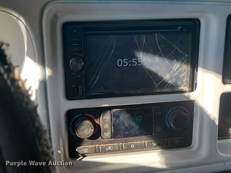 image for item JE9503 2003 Chevrolet Silverado 3500  Crew Cab flatbed pickup truck