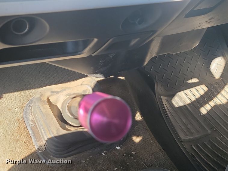 image for item JE9503 2003 Chevrolet Silverado 3500  Crew Cab flatbed pickup truck